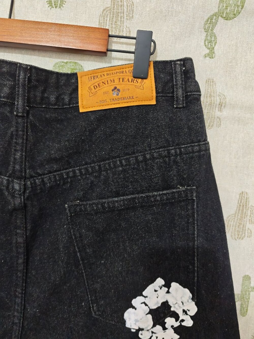 Denim Tears Black Cotton Wreath Denim Jorts Raw Hem - Picture 6 of 8